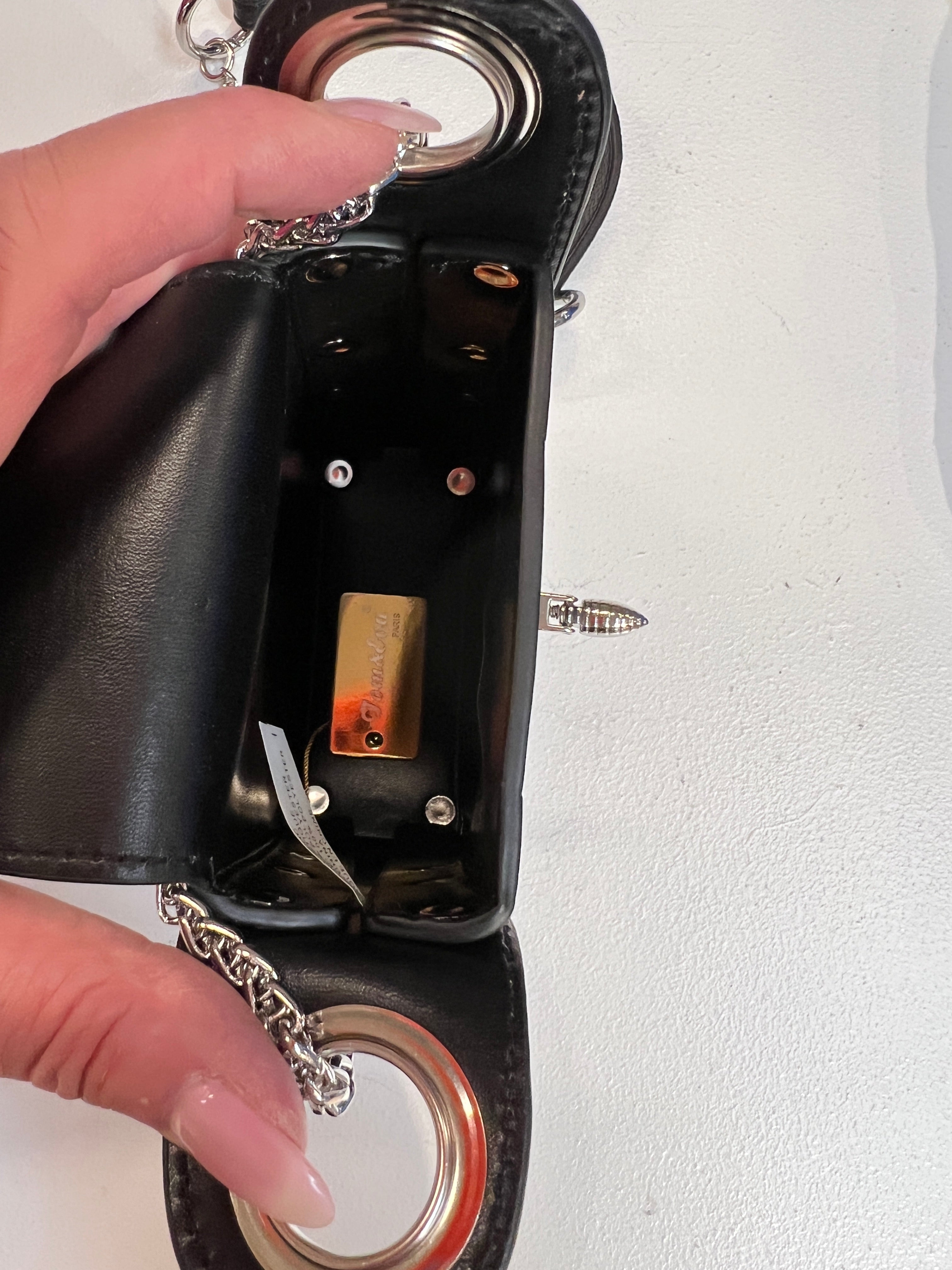 Layla - Cool lille taske med sølv kæde og bi-lukning